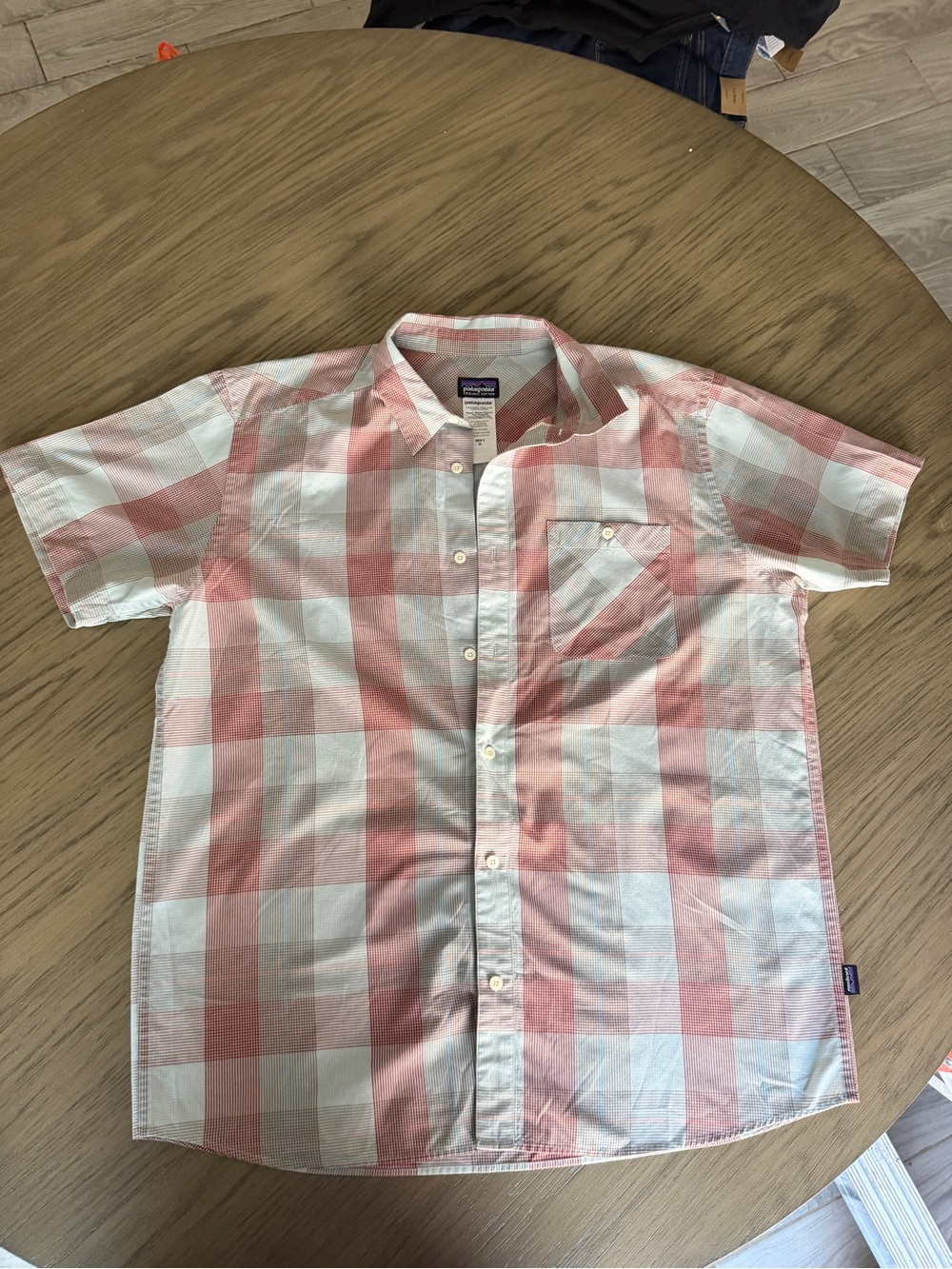 Patagonia Men's Short-Sleeve Button-Down Shirt - Pink and White Check